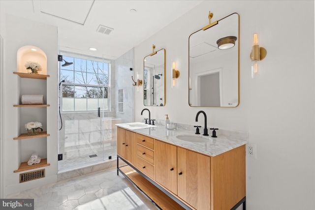 680 KENNETH ST NE, Washington, DC 20017