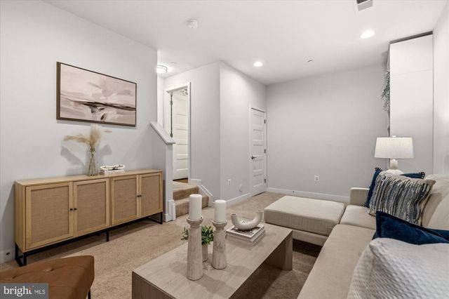 680 KENNETH ST NE, Washington, DC 20017