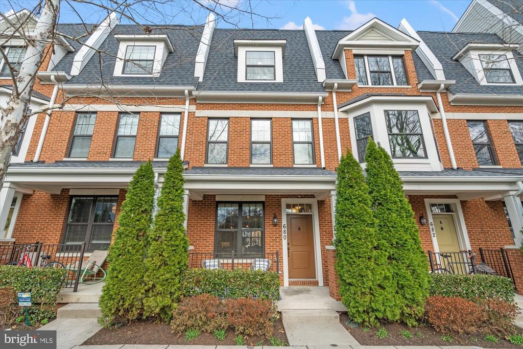 680 KENNETH ST NE, Washington, DC 20017