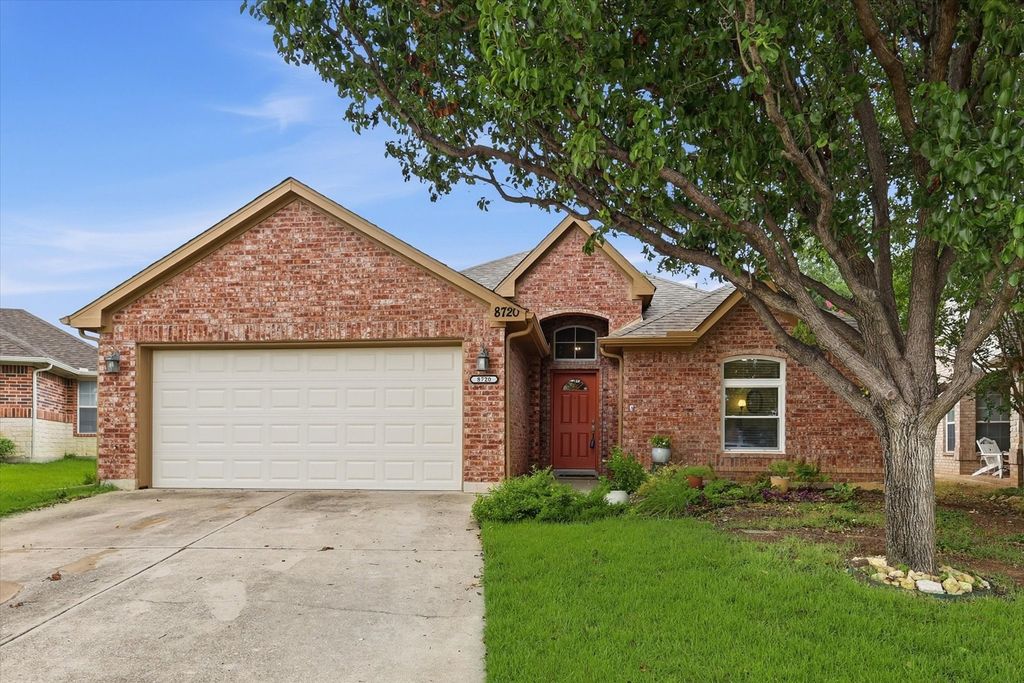 8720 Lariat Circle, Fort Worth, TX 76244