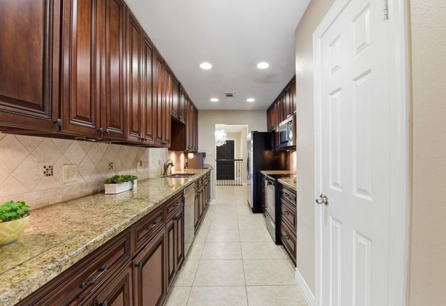 13132 Trail Hollow Drive 3132, Houston, TX 77079