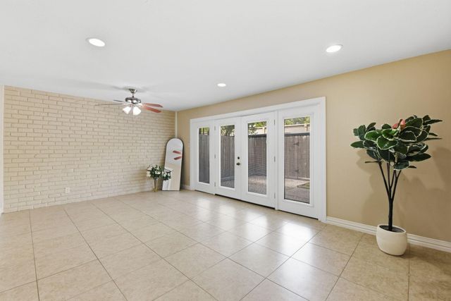 13132 Trail Hollow Drive 3132, Houston, TX 77079