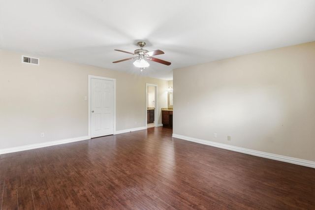 13132 Trail Hollow Drive 3132, Houston, TX 77079