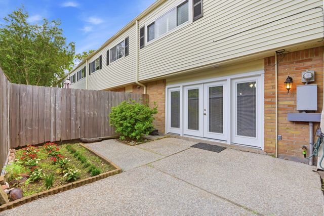 13132 Trail Hollow Drive 3132, Houston, TX 77079