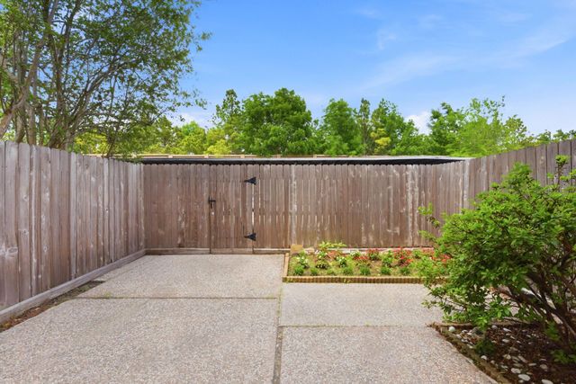 13132 Trail Hollow Drive 3132, Houston, TX 77079