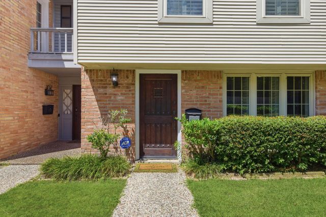 13132 Trail Hollow Drive 3132, Houston, TX 77079