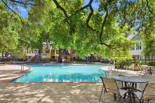 13132 Trail Hollow Drive 3132, Houston, TX 77079