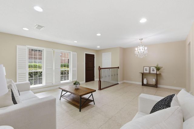 13132 Trail Hollow Drive 3132, Houston, TX 77079