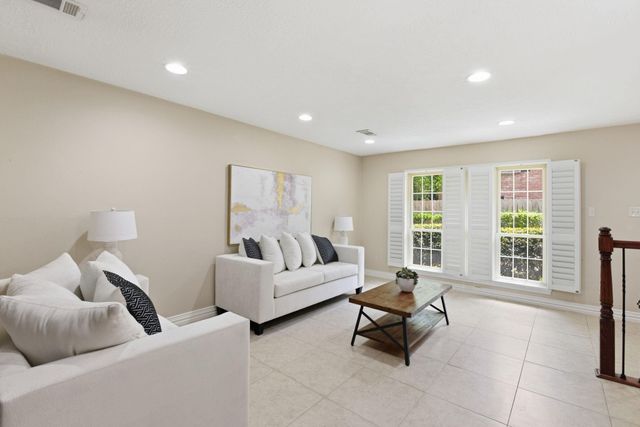 13132 Trail Hollow Drive 3132, Houston, TX 77079