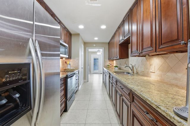 13132 Trail Hollow Drive 3132, Houston, TX 77079