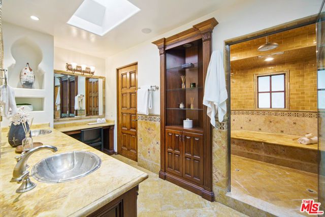 1274 N Clark Street, West Hollywood, CA 90069