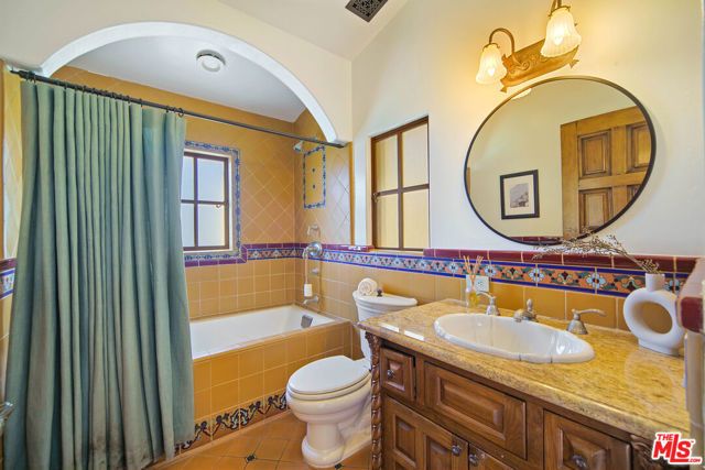 1274 N Clark Street, West Hollywood, CA 90069