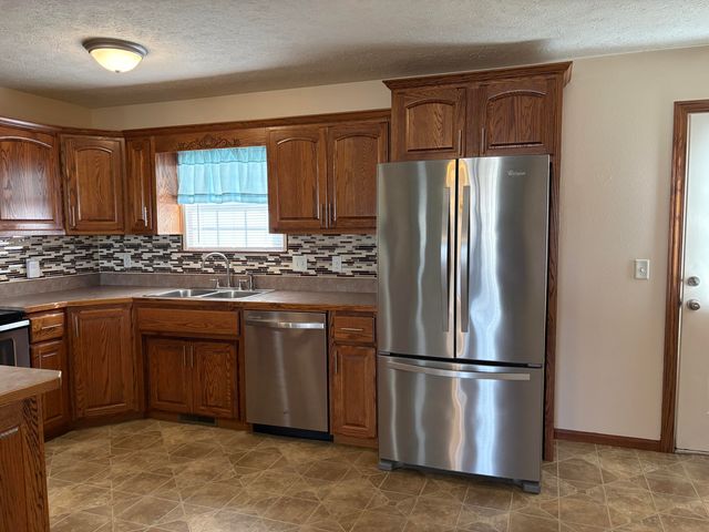 4826 S 129 Road, Bolivar, MO 65613