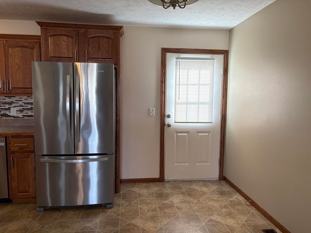 4826 S 129 Road, Bolivar, MO 65613