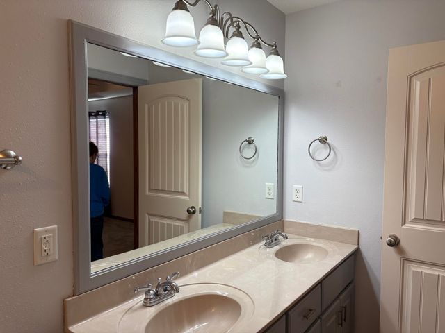 4826 S 129 Road, Bolivar, MO 65613