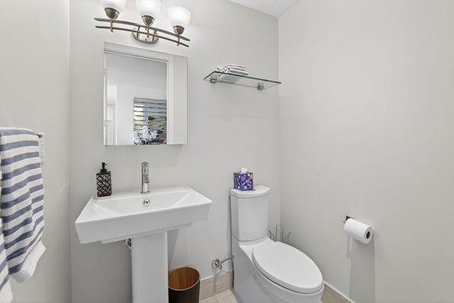 612 Bayshore Drive 702, Fort Lauderdale, FL 33304