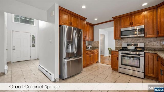 758 Manchester Way, Paramus, NJ 07652