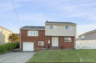 7 Sunnyside Drive, Carteret, NJ 07008