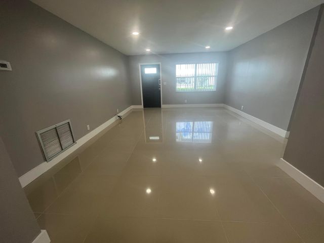 2396 SW 13th Avenue, Boynton Beach, FL 33426