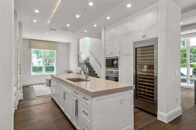125 S INTERLACHEN AVENUE 1, Winter Park, FL 32789