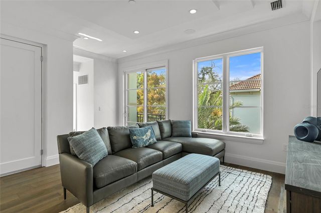 125 S INTERLACHEN AVENUE 1, Winter Park, FL 32789