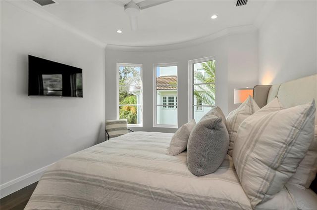 125 S INTERLACHEN AVENUE 1, Winter Park, FL 32789