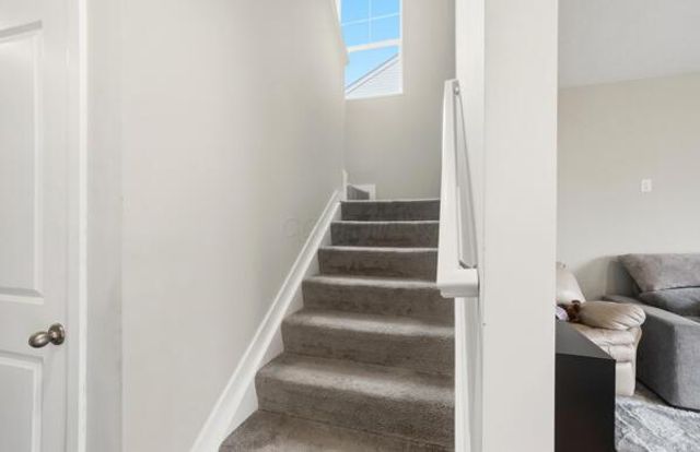 384 Kells Court E, Newark, OH 43055