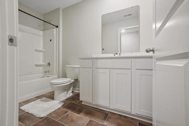 384 Kells Court E, Newark, OH 43055