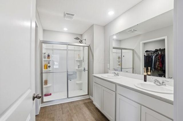 384 Kells Court E, Newark, OH 43055