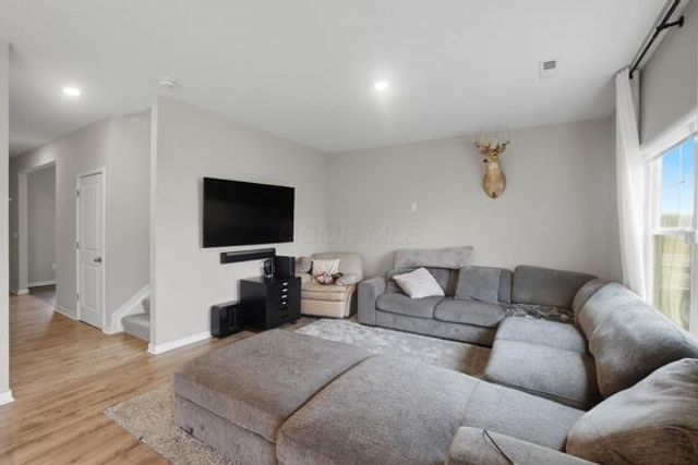 384 Kells Court E, Newark, OH 43055