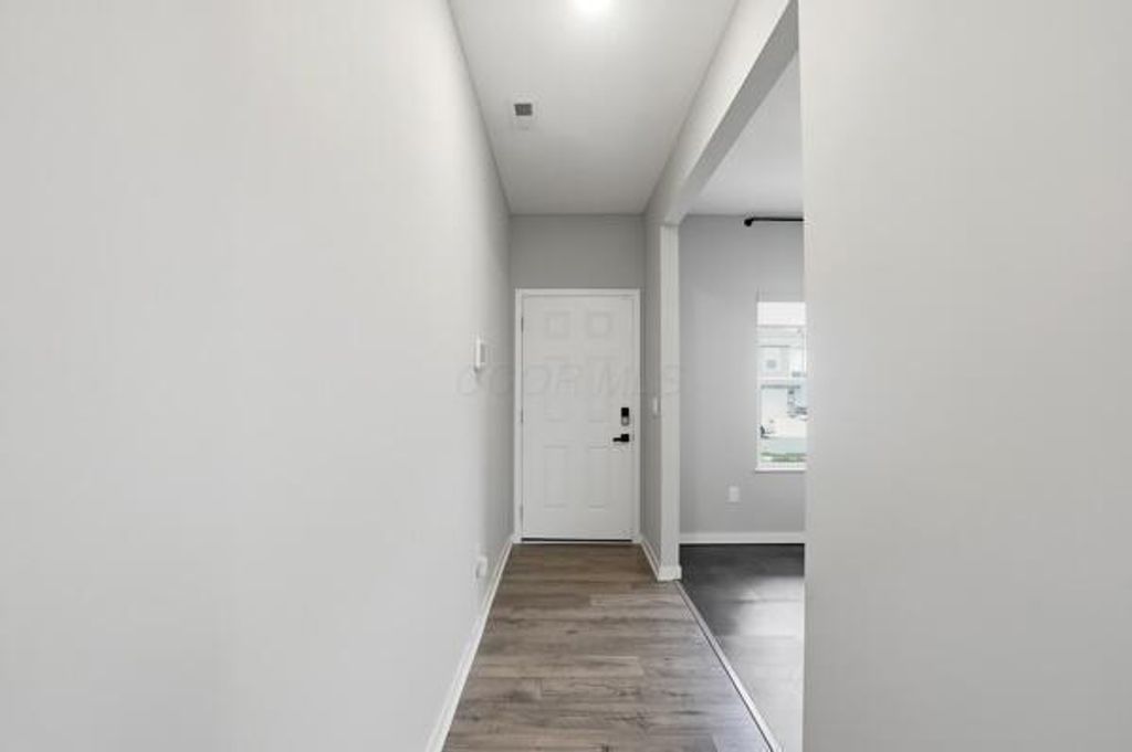 384 Kells Court E, Newark, OH 43055