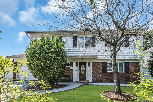 214 Park Avenue, New Hyde Park, NY 11040