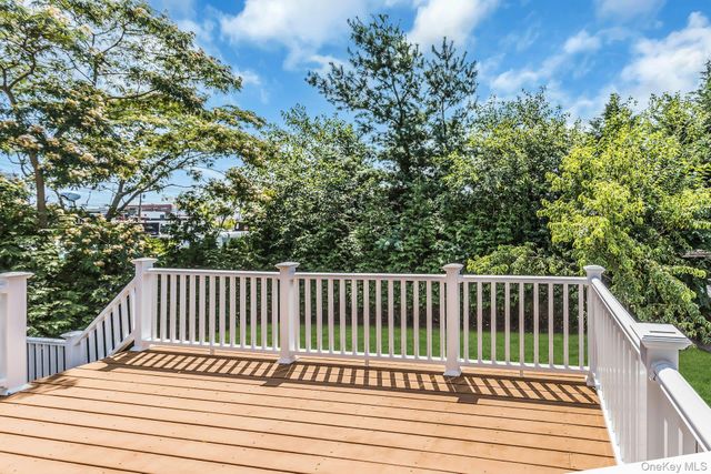 214 Park Avenue, New Hyde Park, NY 11040