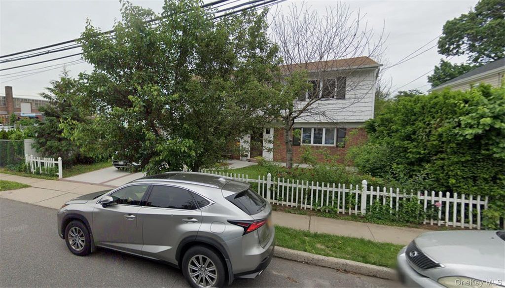 214 Park Avenue, New Hyde Park, NY 11040