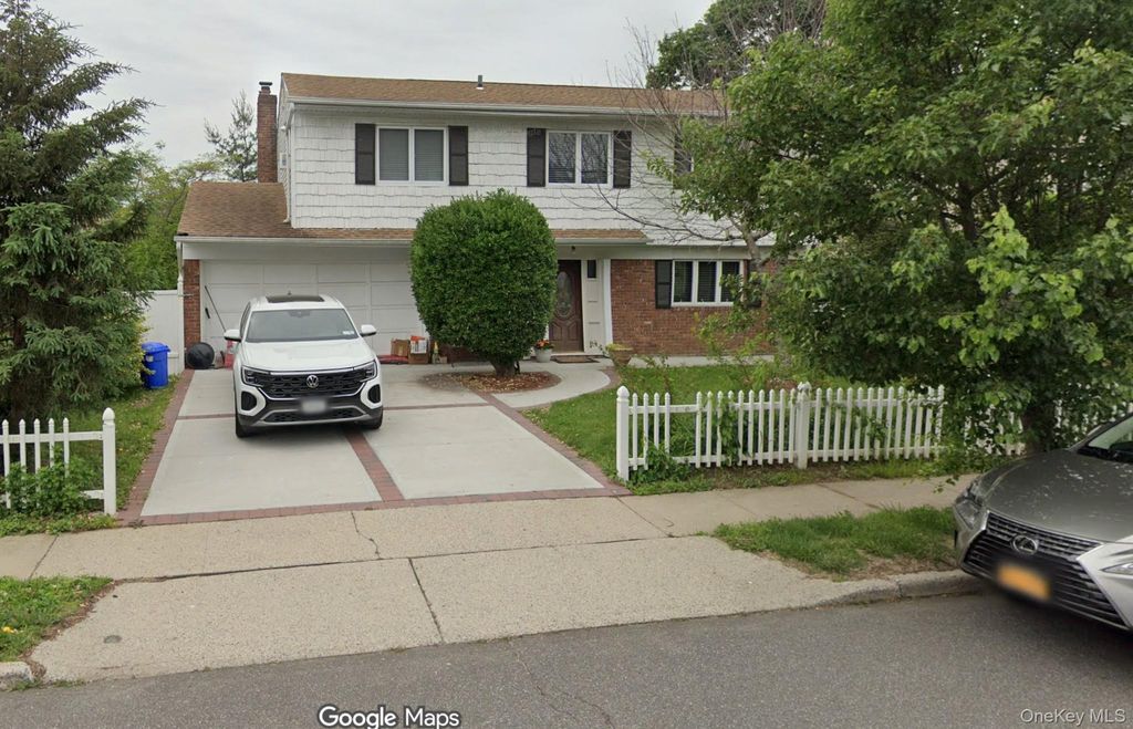 214 Park Avenue, New Hyde Park, NY 11040 — photo 2