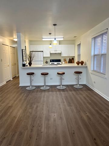 653 W Division Street B, Chicago, IL 60610