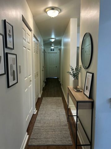 653 W Division Street B, Chicago, IL 60610