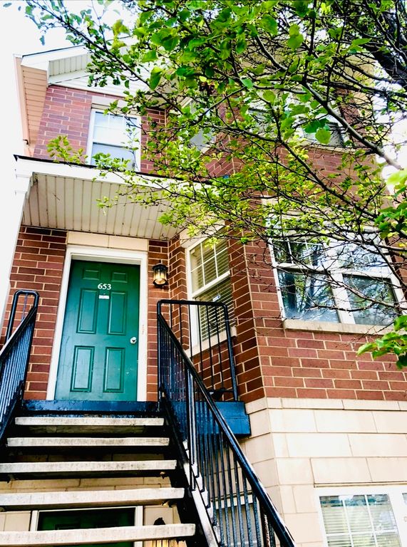 653 W Division Street B, Chicago, IL 60610