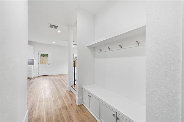 6511 Narcissus Street B, Houston, TX 77087