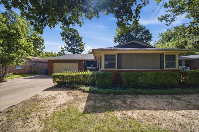 5643 S Yorktown Place, Tulsa, OK 74105