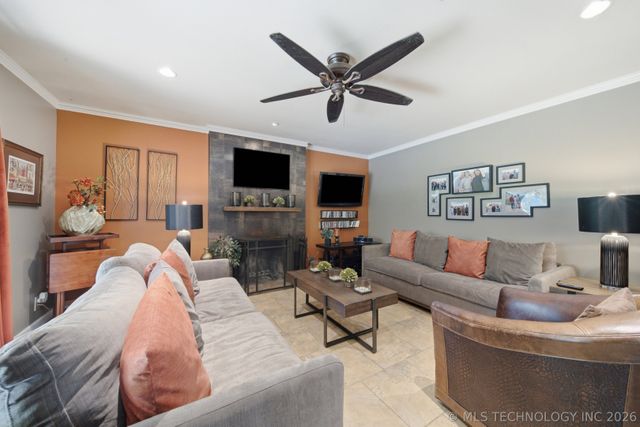 5643 S Yorktown Place, Tulsa, OK 74105