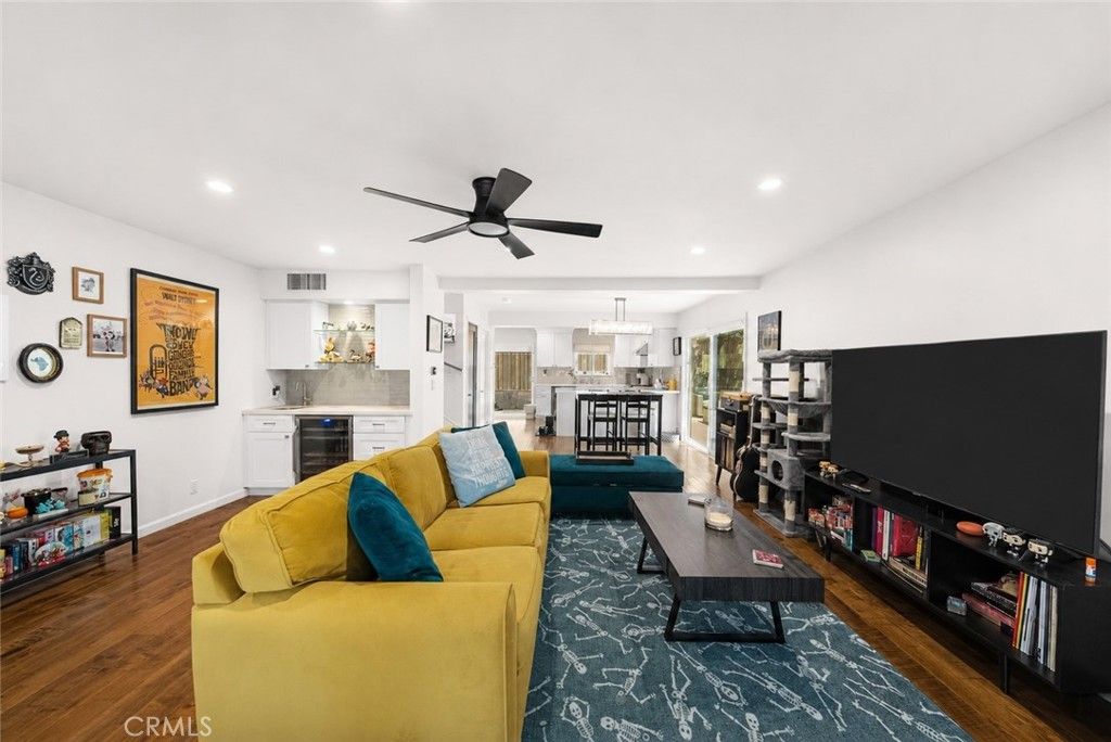 Image 1 of property listing at 612 Wilcox, Los Angeles, CA 90004