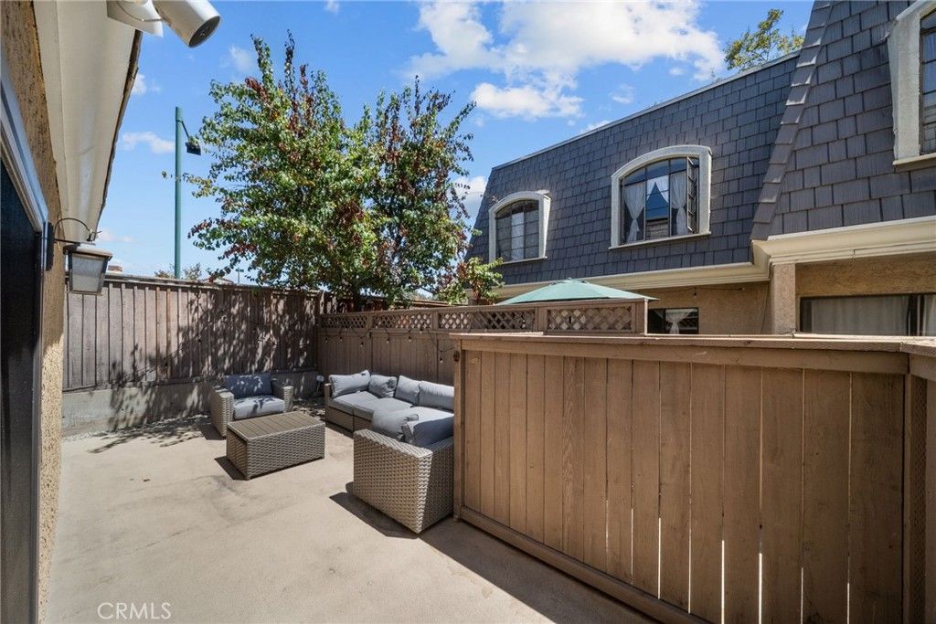 Image 26 of property listing at 612 Wilcox Avenue, Los Angeles, CA 90004