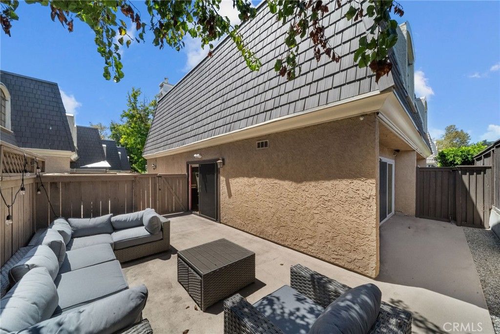 Image 27 of property listing at 612 Wilcox Avenue, Los Angeles, CA 90004