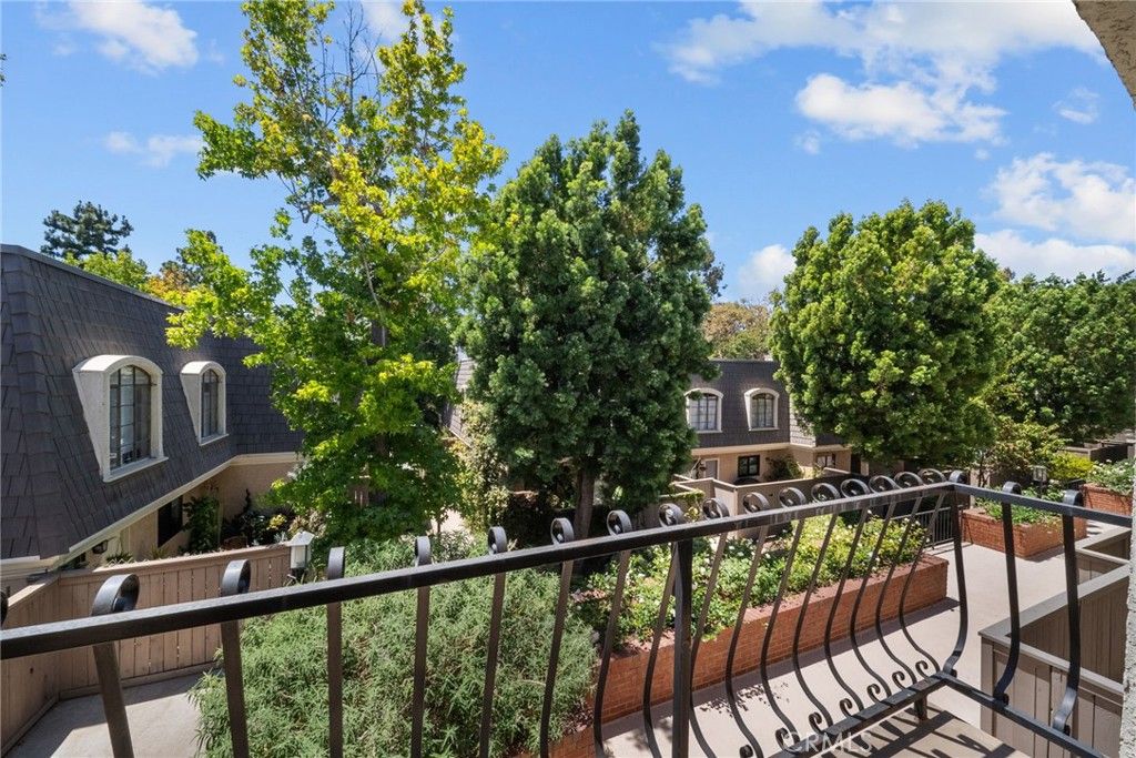 Image 37 of property listing at 612 Wilcox Avenue, Los Angeles, CA 90004