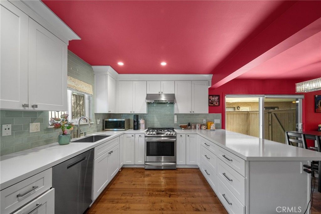 Image 4 of property listing at 612 Wilcox Avenue, Los Angeles, CA 90004