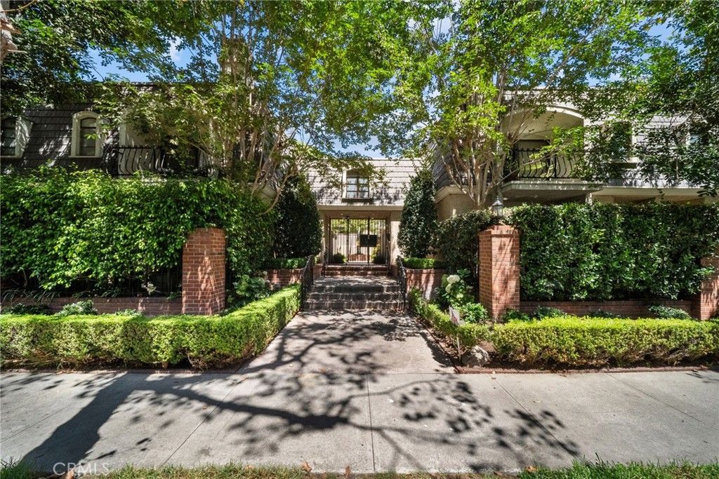 Image 44 of property listing at 612 Wilcox Avenue, Los Angeles, CA 90004