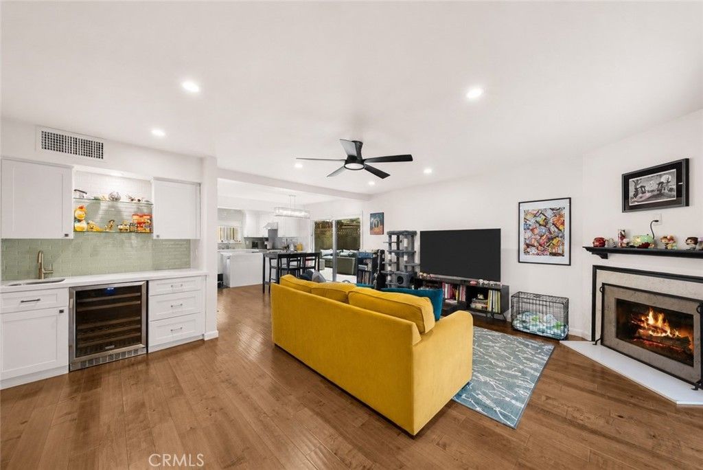 Image 7 of property listing at 612 Wilcox Avenue, Los Angeles, CA 90004