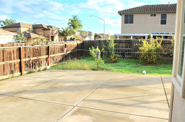 3940 Podocarpus Dr, Ceres, CA 95307