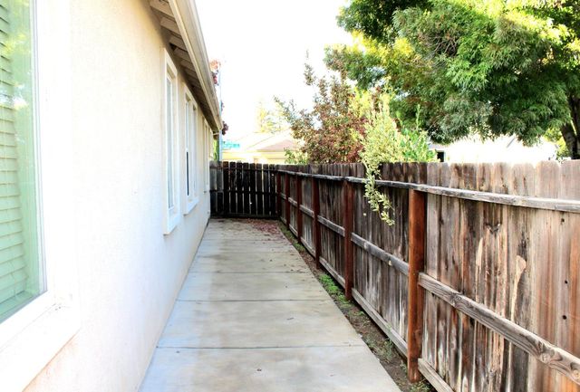 3940 Podocarpus Dr, Ceres, CA 95307